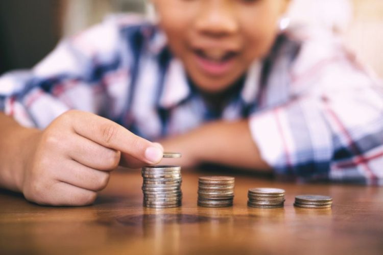 kid counting money